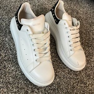 Alexander McQueen Men’s white sneakers with spiked trim EU 40 *missing insoles*